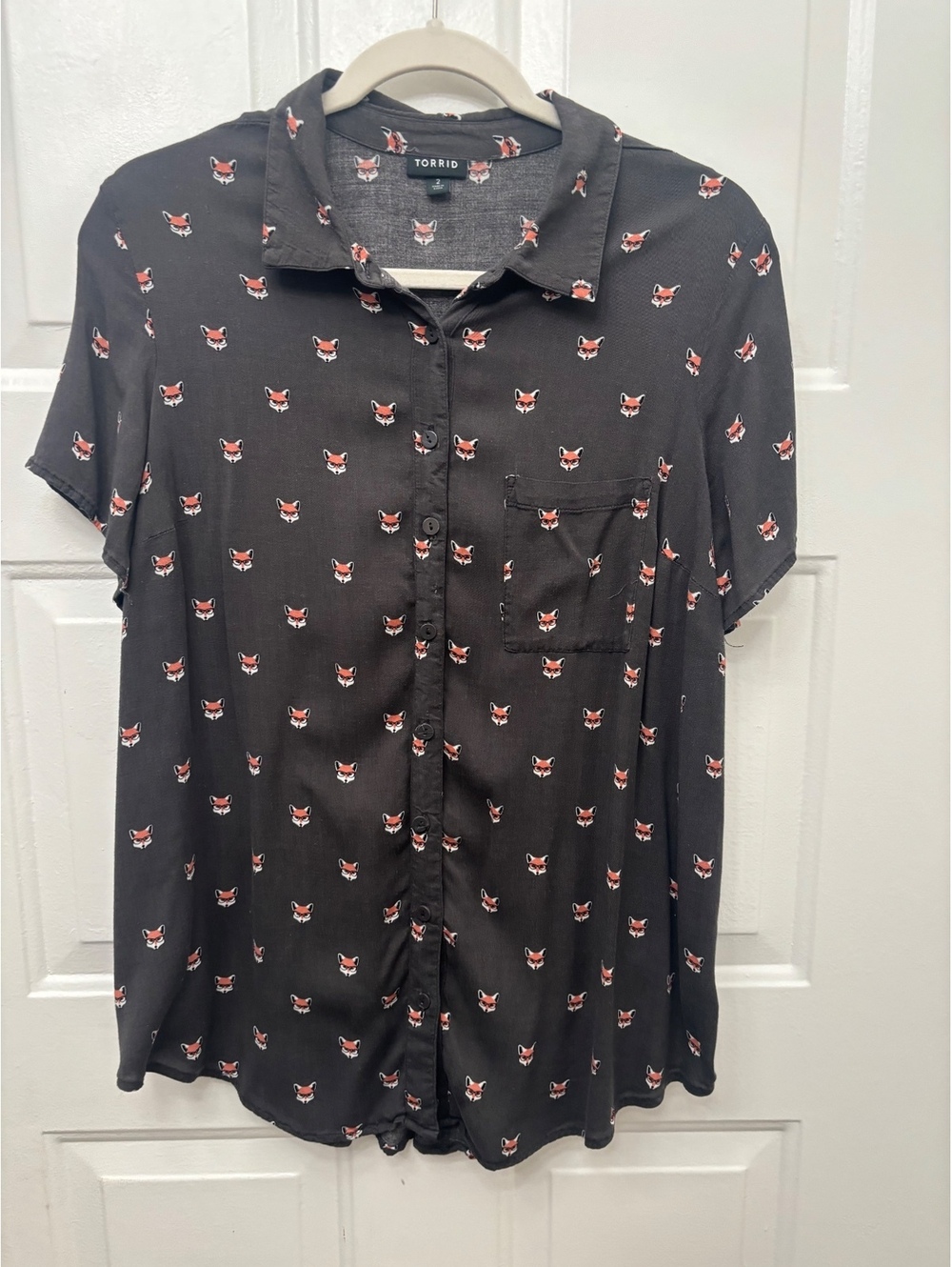 Torrid Gray Fox Print Button Front Blouse Size 2